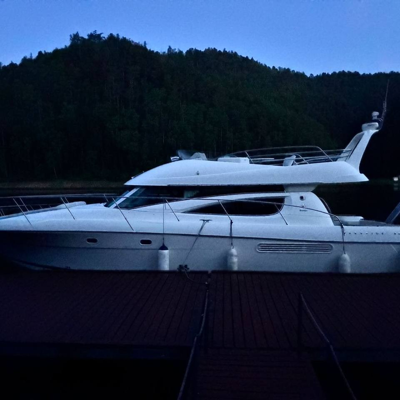 Престиж. RestPlace — парусные, премиум яхты, катера — аренда Красноярск