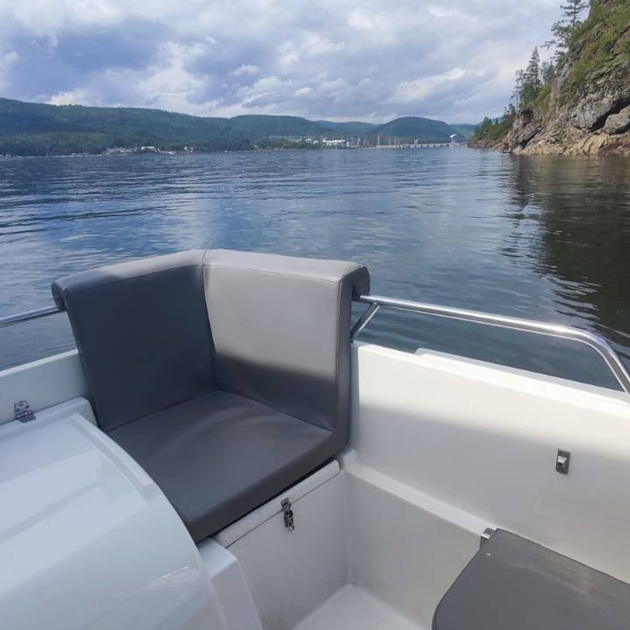 Катер 290. RestPlace — парусные, премиум яхты, катера — аренда Красноярск