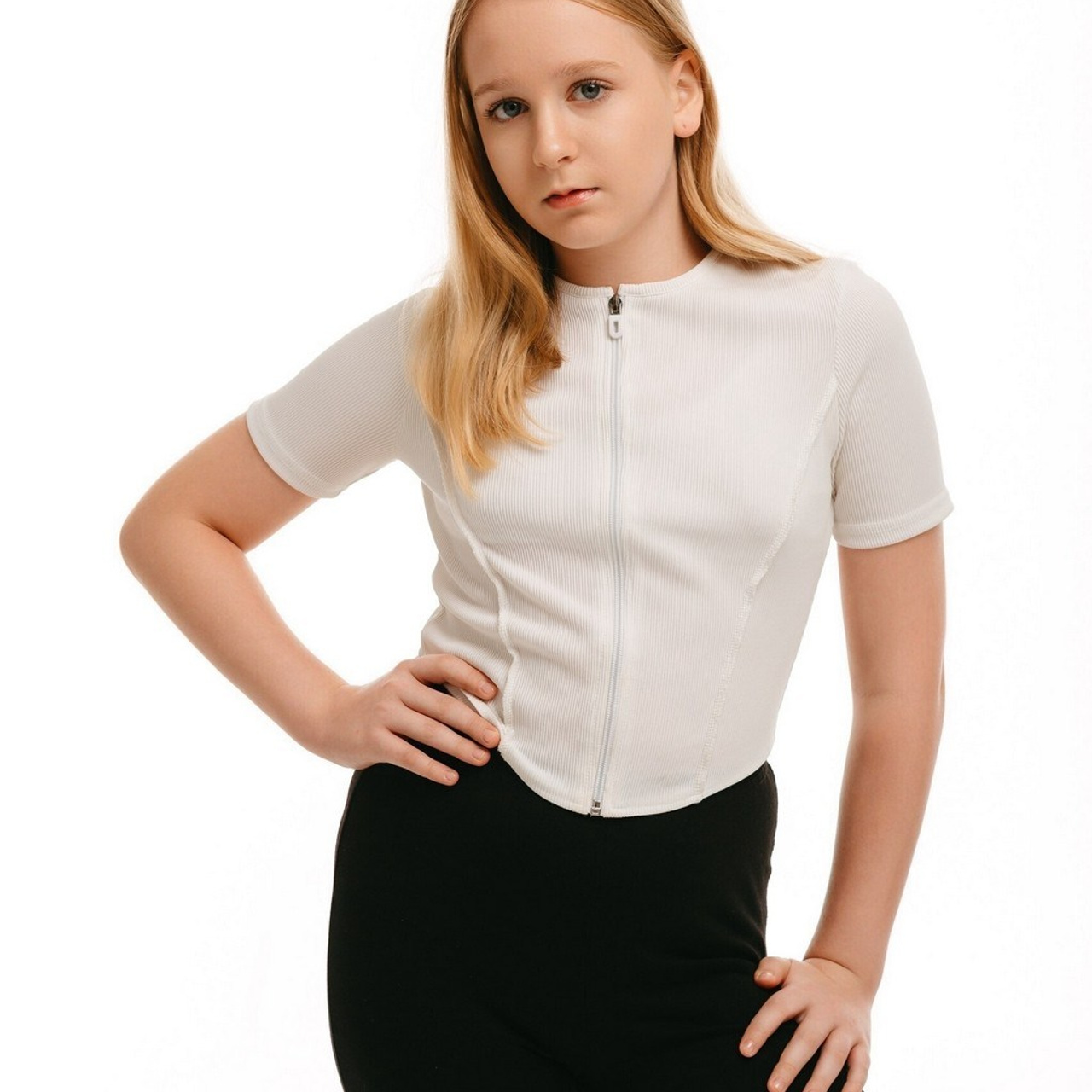 Анна А, 11 лет, 155 см, 79_68_87