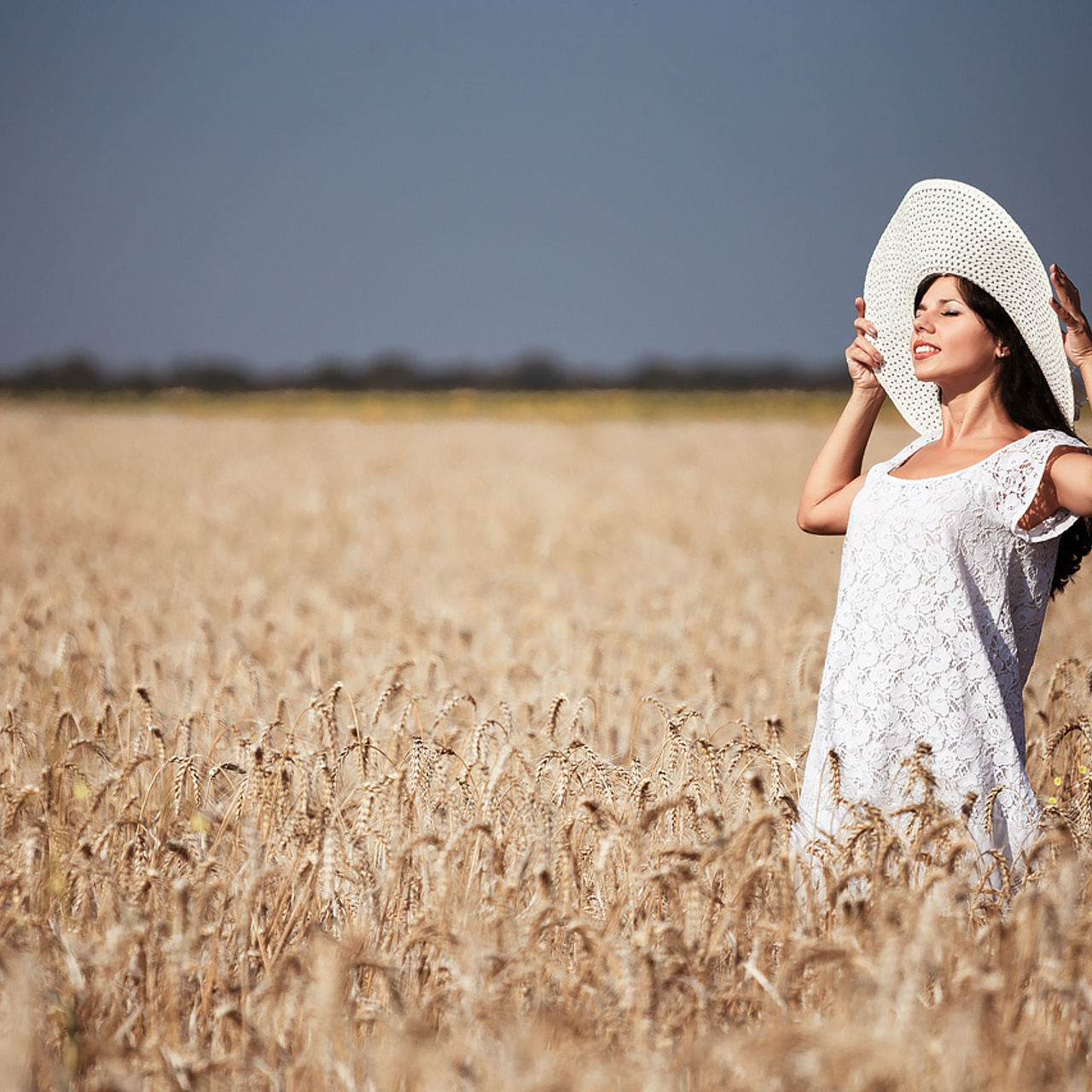 Фотосессия в пшеничном поле