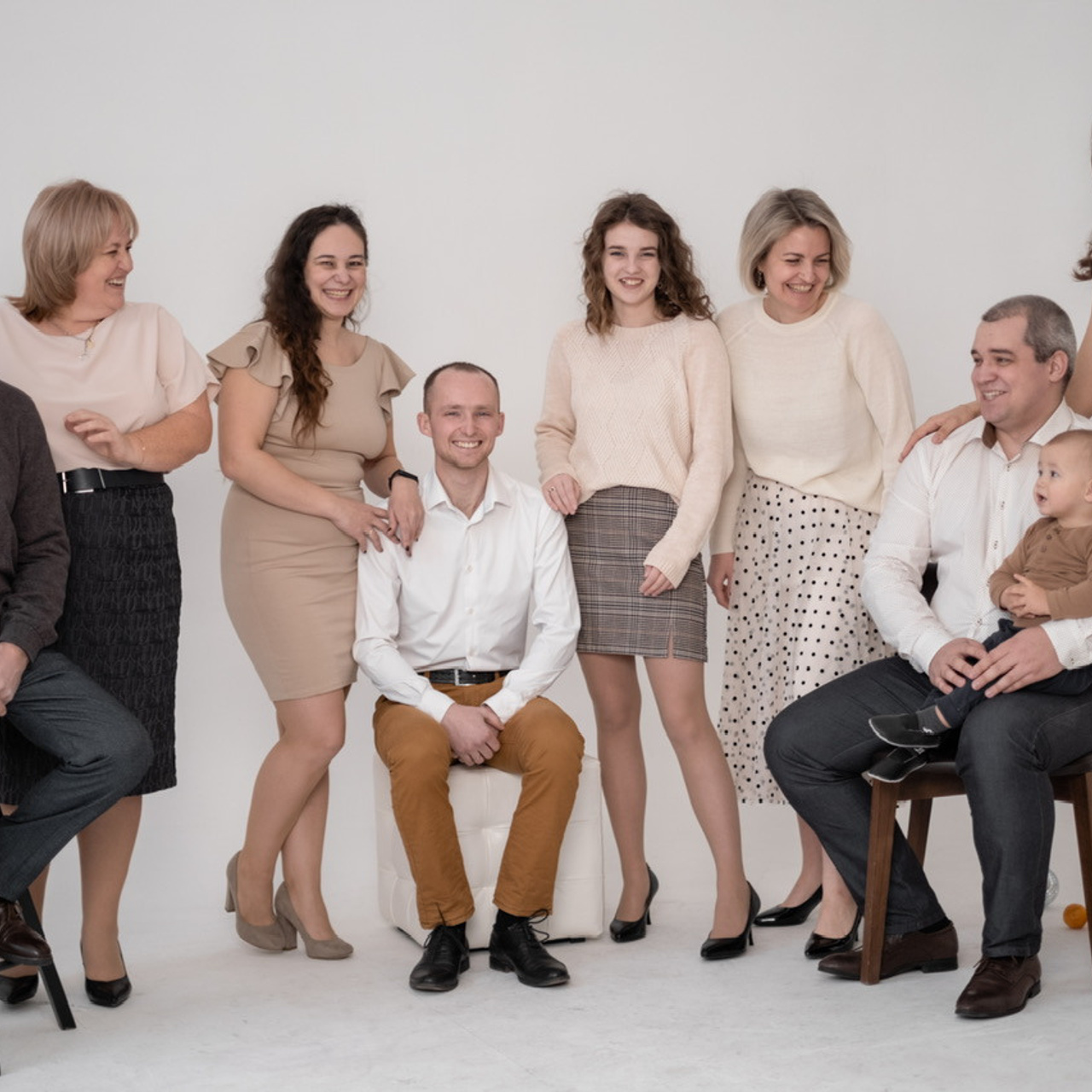 Новый год. Мандарины. Большая семья