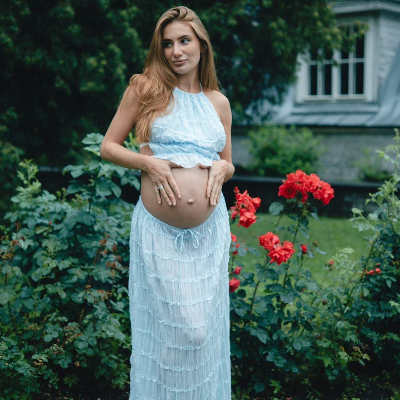 Elegant Pregnant Karina 2.0