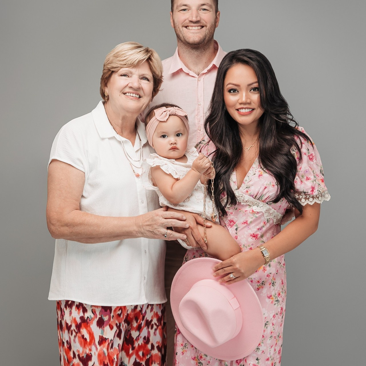 Reviews. LOS ANGELES MATERNITY & FAMILY PHOGRAPHER