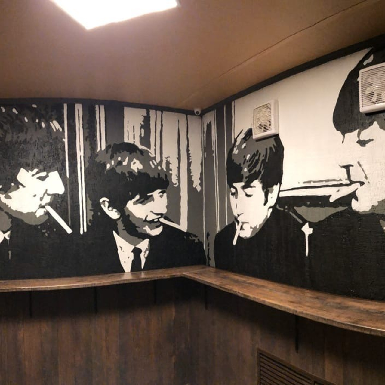 Художественная роспись стены в курилке караоке клуба. Усть-Каменогорск