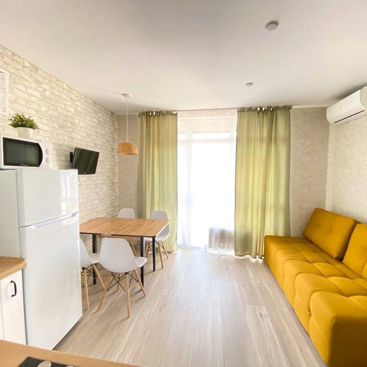 Квартира с мансардой и шикарным балконом! Вид на море и завораживающие закаты!