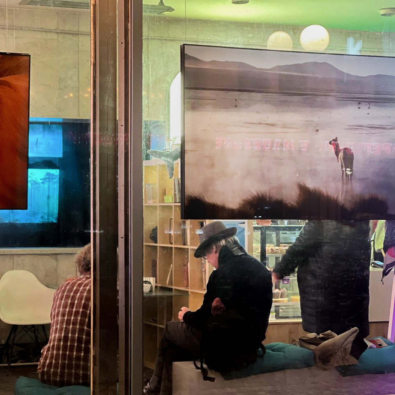 УРАВНЕНИЕ С НЕИЗВЕСТНЫМИ Фотовыставка Надежды Найденовой в КЦ ЗИЛ