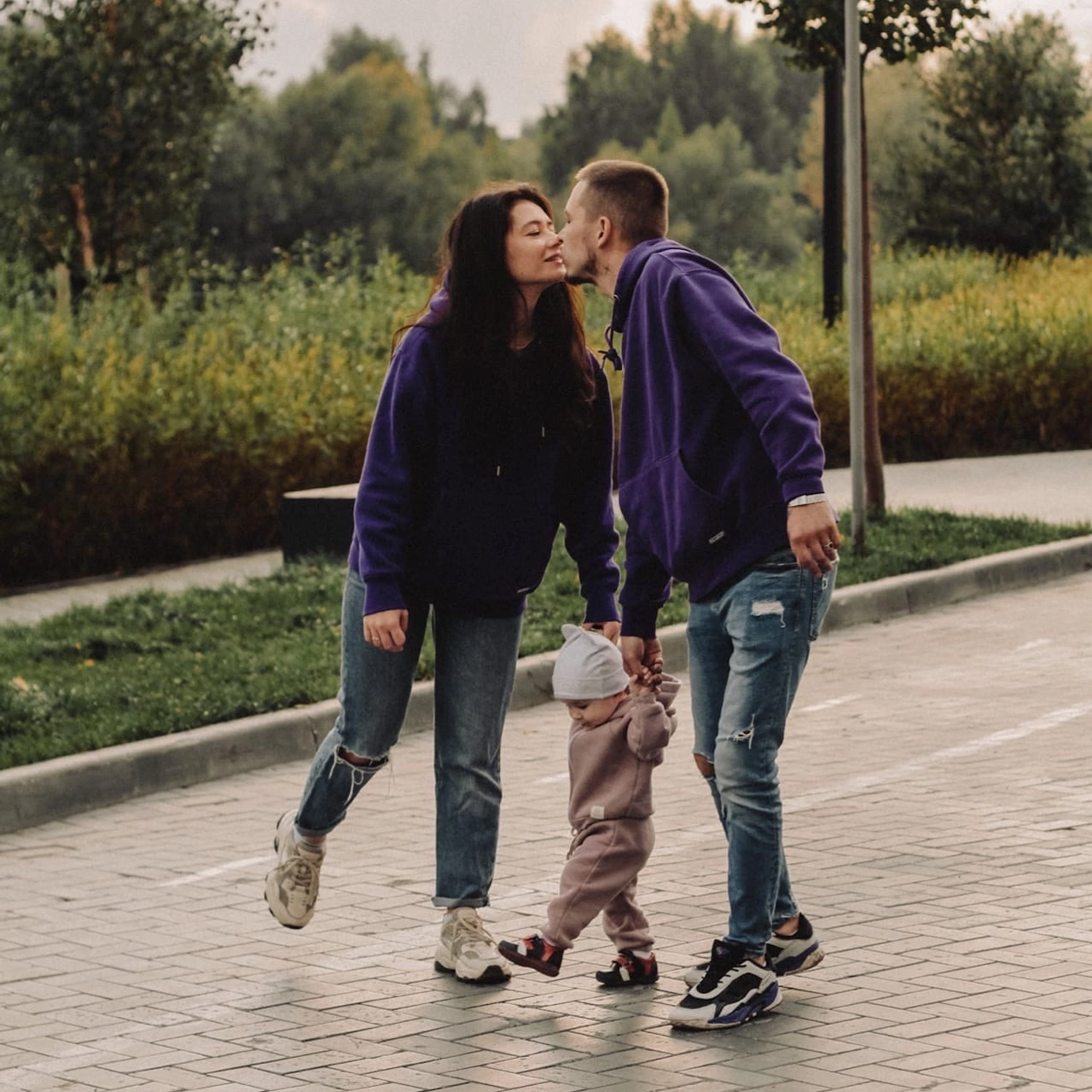 Анечка с папой и мамой