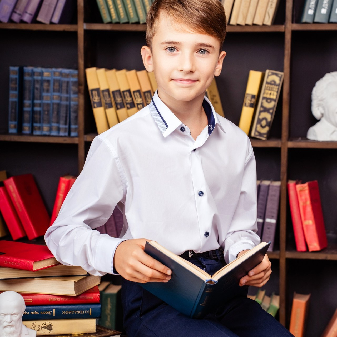 Съемка выпускного общая фотография портрет школьника фотокнига. Выпускные альбомы в Новороссийске и Краснодарском крае