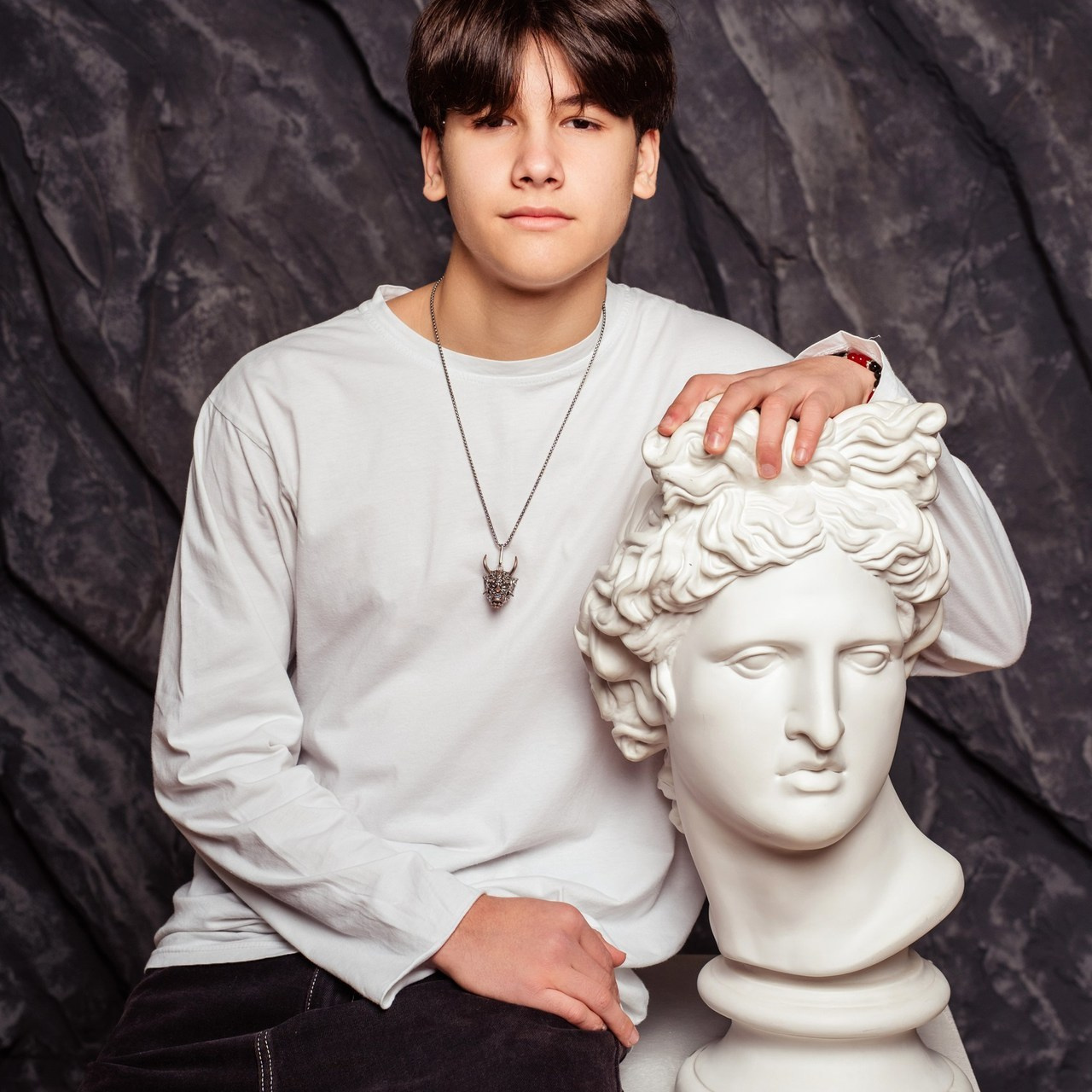 Съемка выпускного общая фотография портрет школьника фотокнига. Выпускные альбомы в Новороссийске и Краснодарском крае