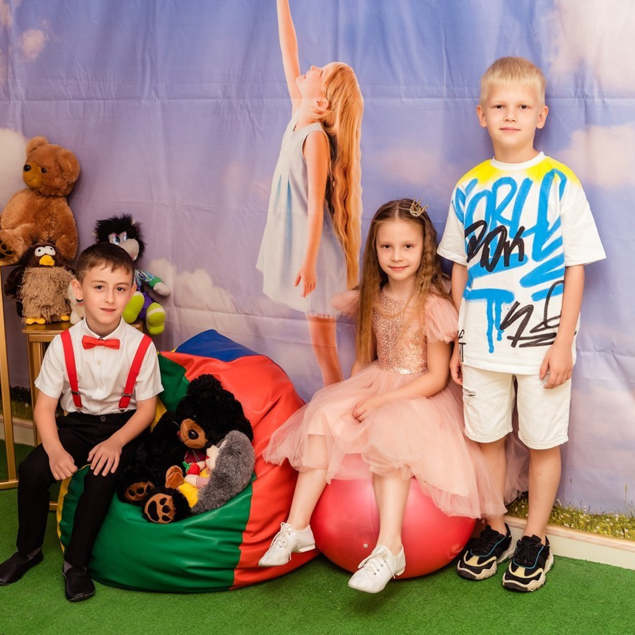 Съемка выпускного общая фотография портрет школьника фотокнига. Выпускные альбомы в Новороссийске и Краснодарском крае