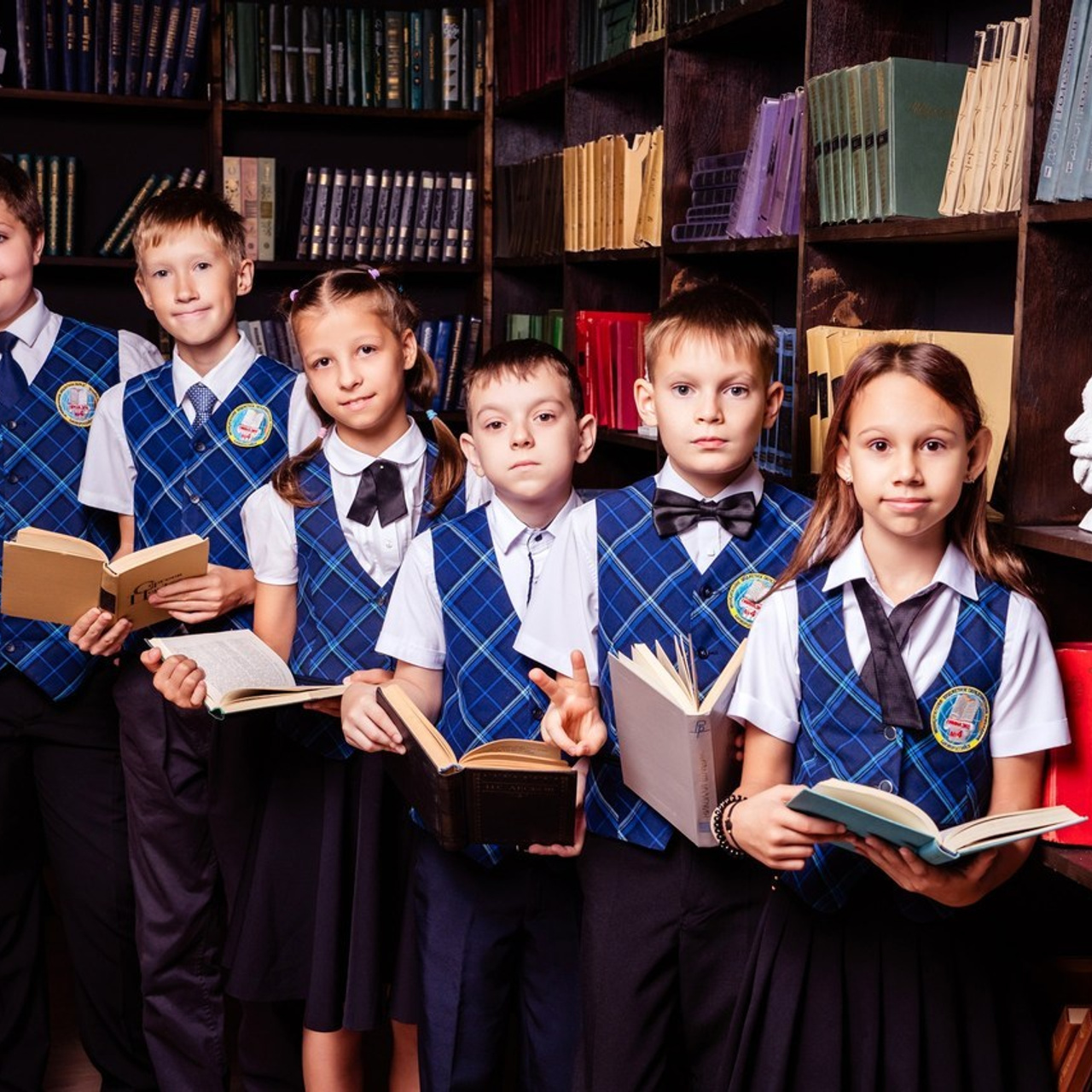 Съемка выпускного общая фотография портрет школьника фотокнига. Выпускные альбомы в Новороссийске и Краснодарском крае