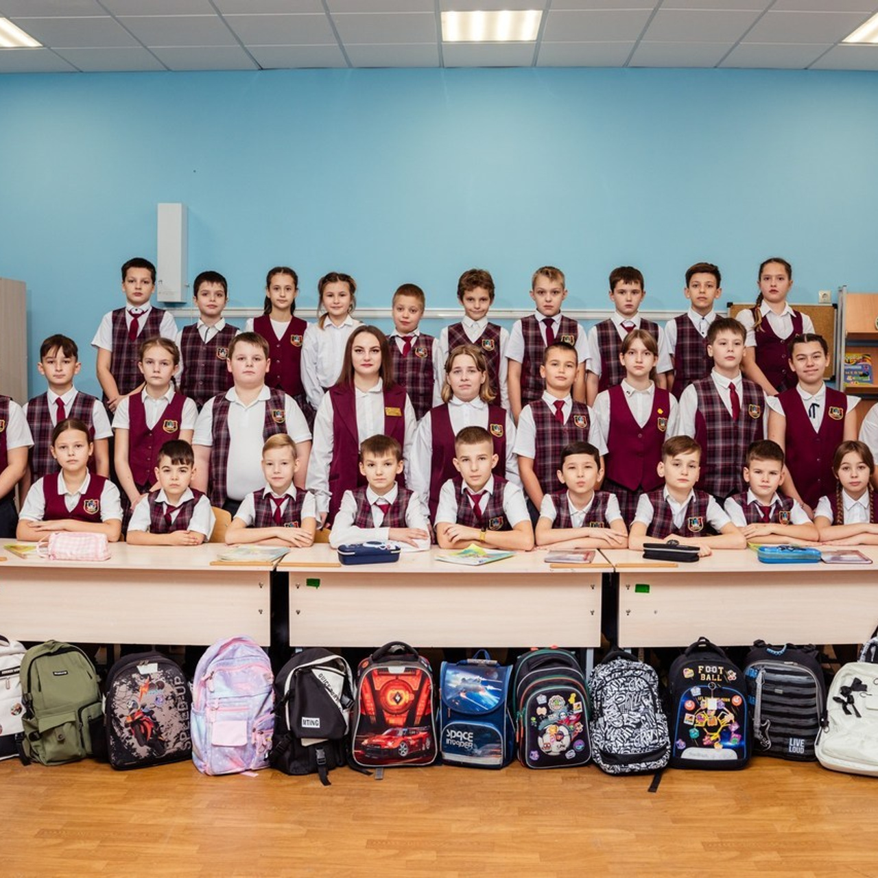 Съемка выпускного общая фотография портрет школьника фотокнига. Выпускные альбомы в Новороссийске и Краснодарском крае