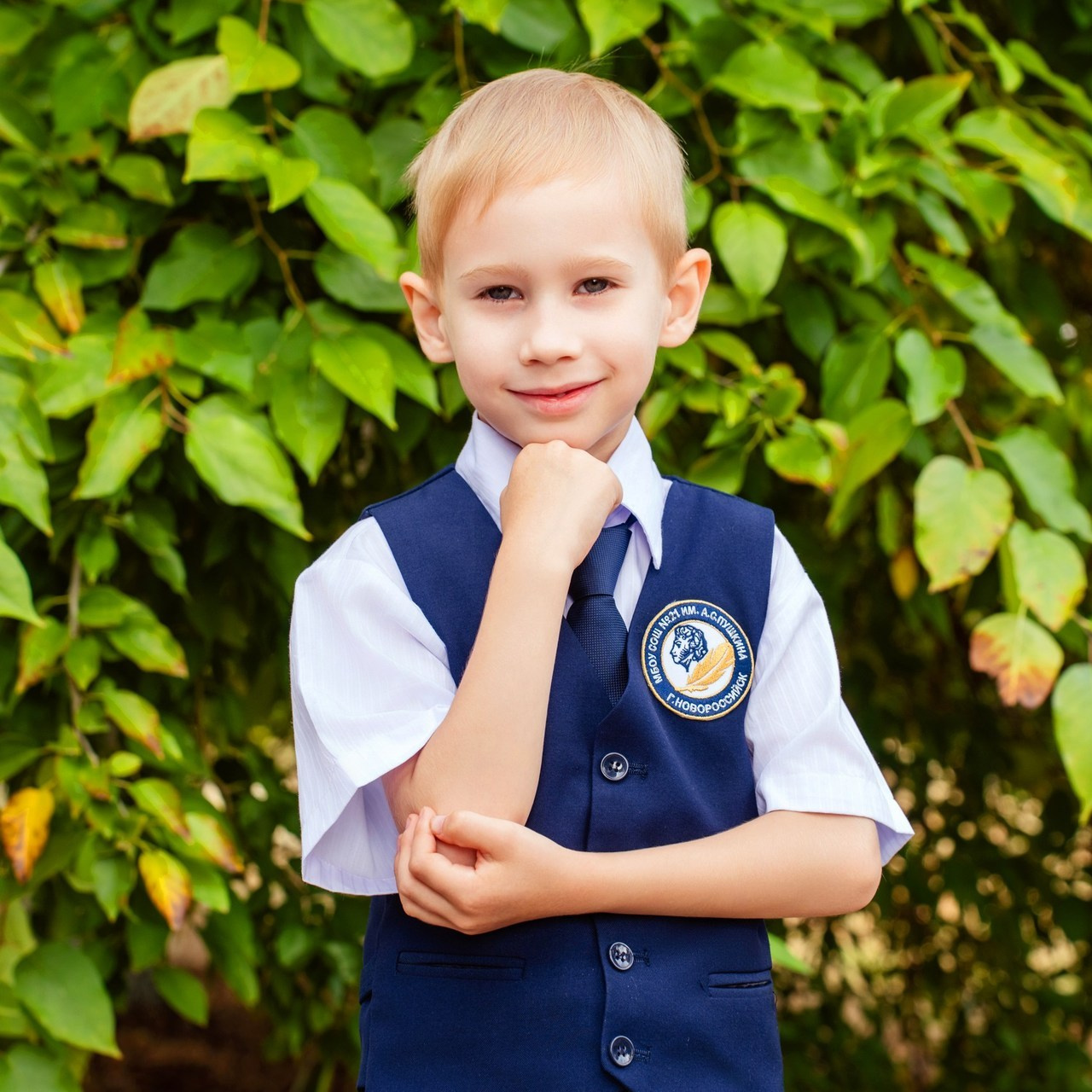 Съемка выпускного общая фотография портрет школьника фотокнига. Выпускные альбомы в Новороссийске и Краснодарском крае
