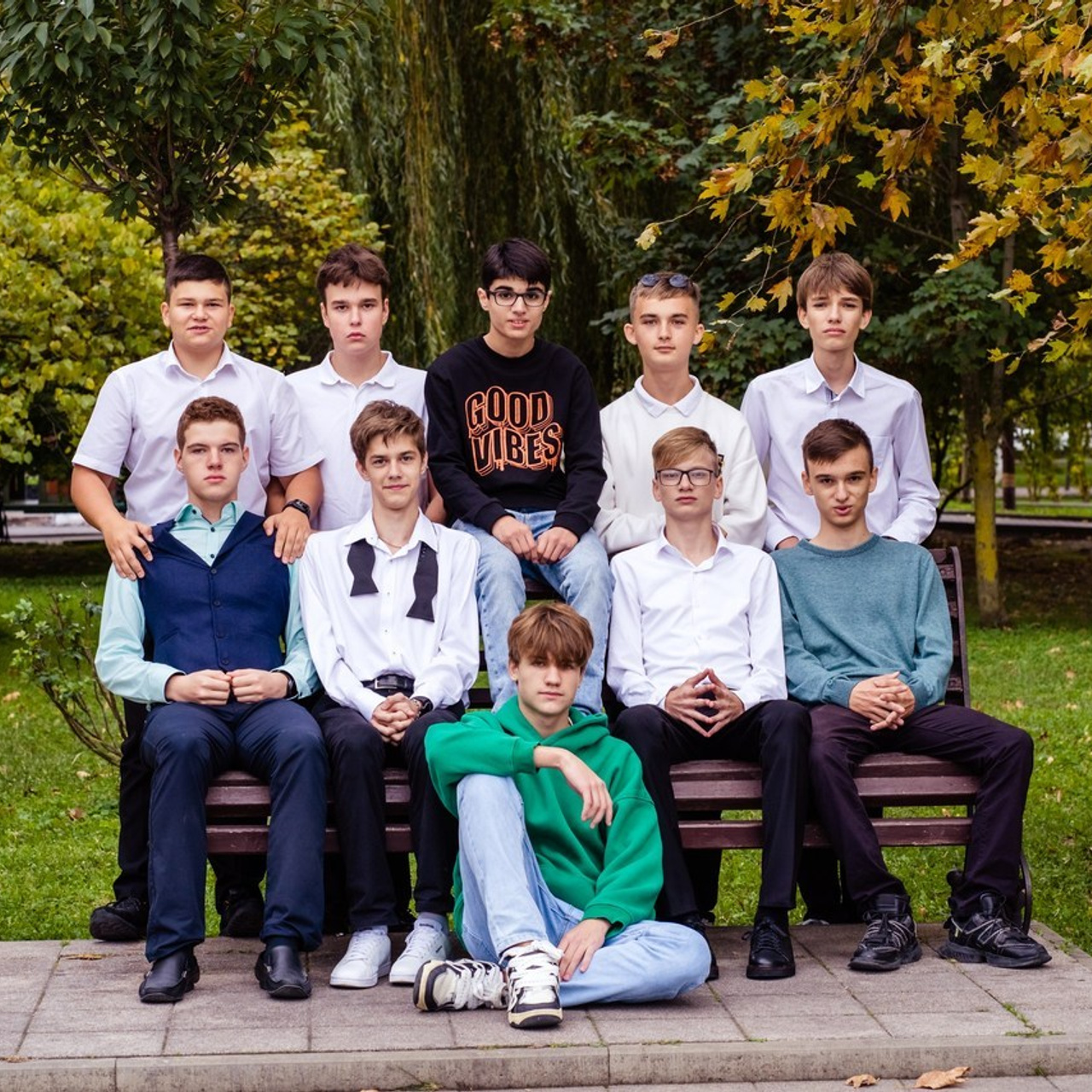 Съемка выпускного общая фотография портрет школьника фотокнига. Выпускные альбомы в Новороссийске и Краснодарском крае