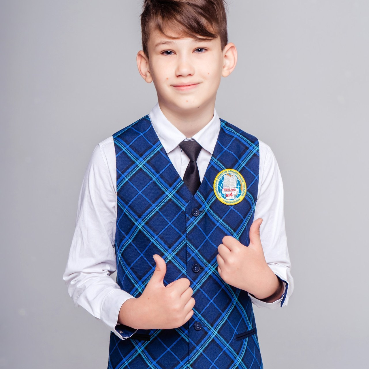 Съемка выпускного общая фотография портрет школьника фотокнига. Выпускные альбомы в Новороссийске и Краснодарском крае