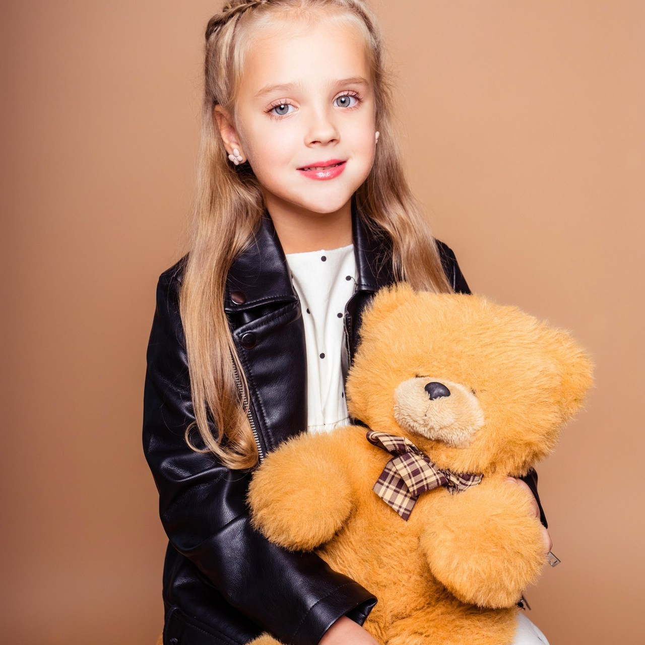 Съемка выпускного общая фотография портрет школьника фотокнига. Выпускные альбомы в Новороссийске и Краснодарском крае