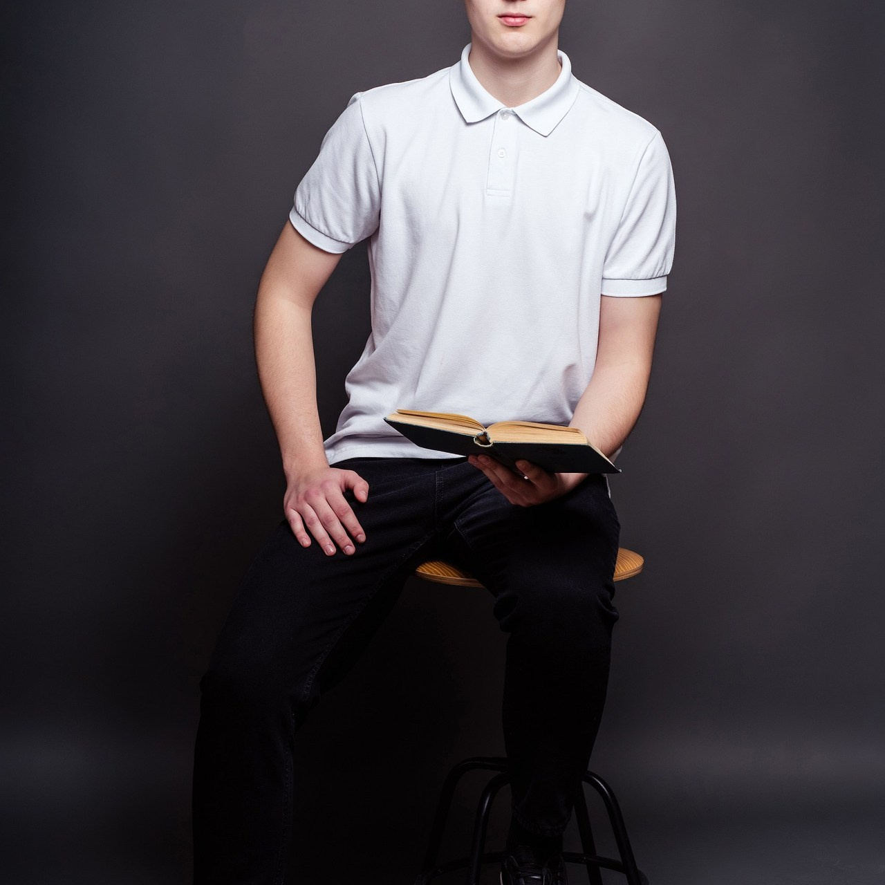 Съемка выпускного общая фотография портрет школьника фотокнига. Выпускные альбомы в Новороссийске и Краснодарском крае