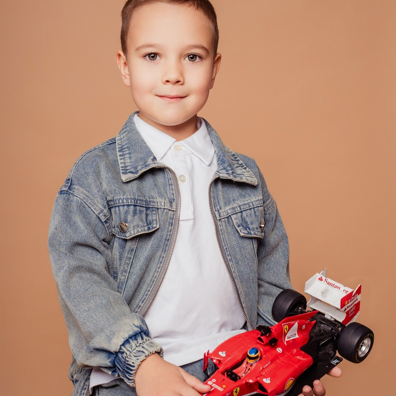 Съемка выпускного общая фотография портрет школьника фотокнига. Выпускные альбомы в Новороссийске и Краснодарском крае