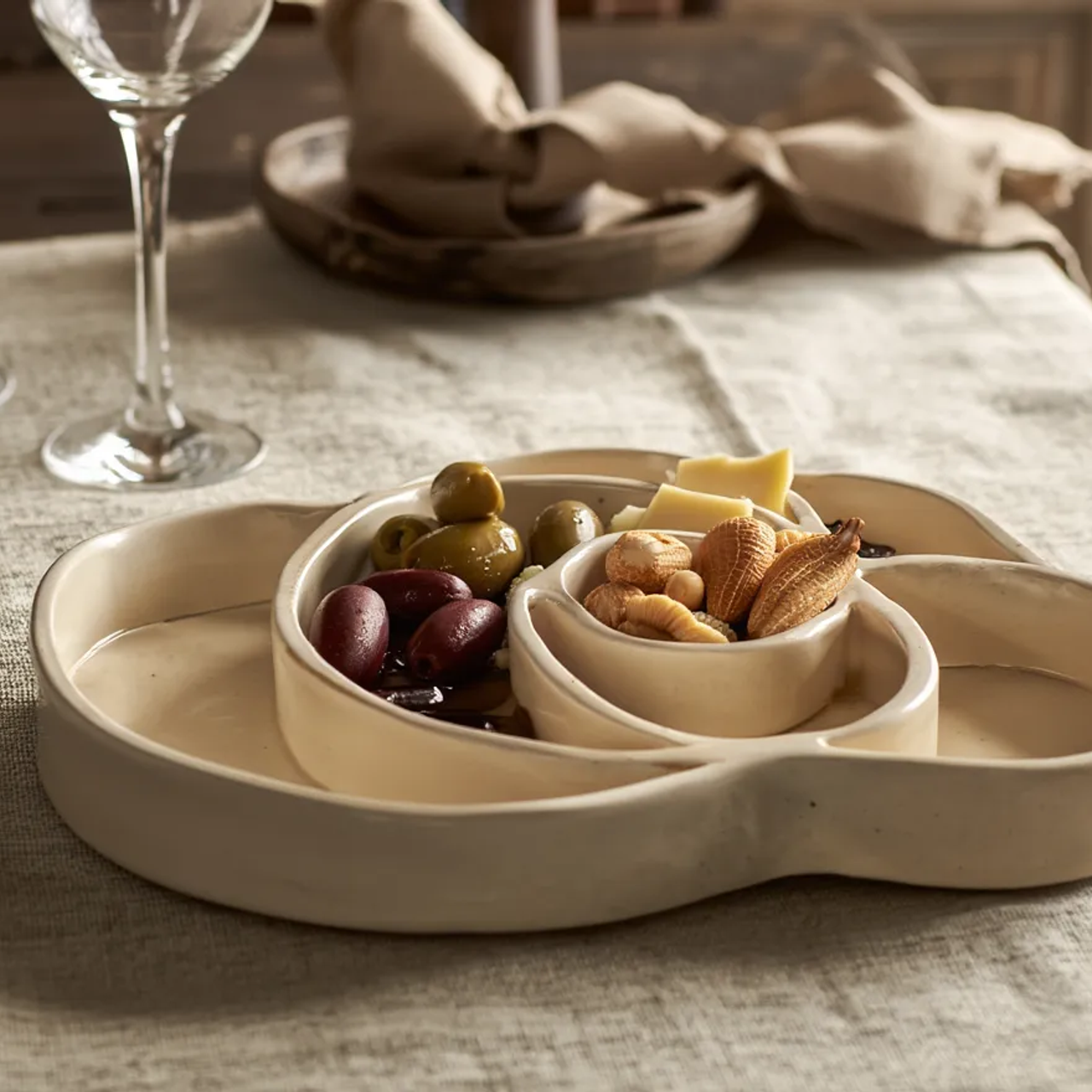 Менажница Lumen Flora. Алла Дулова — предметный и интерьерный дизайнер