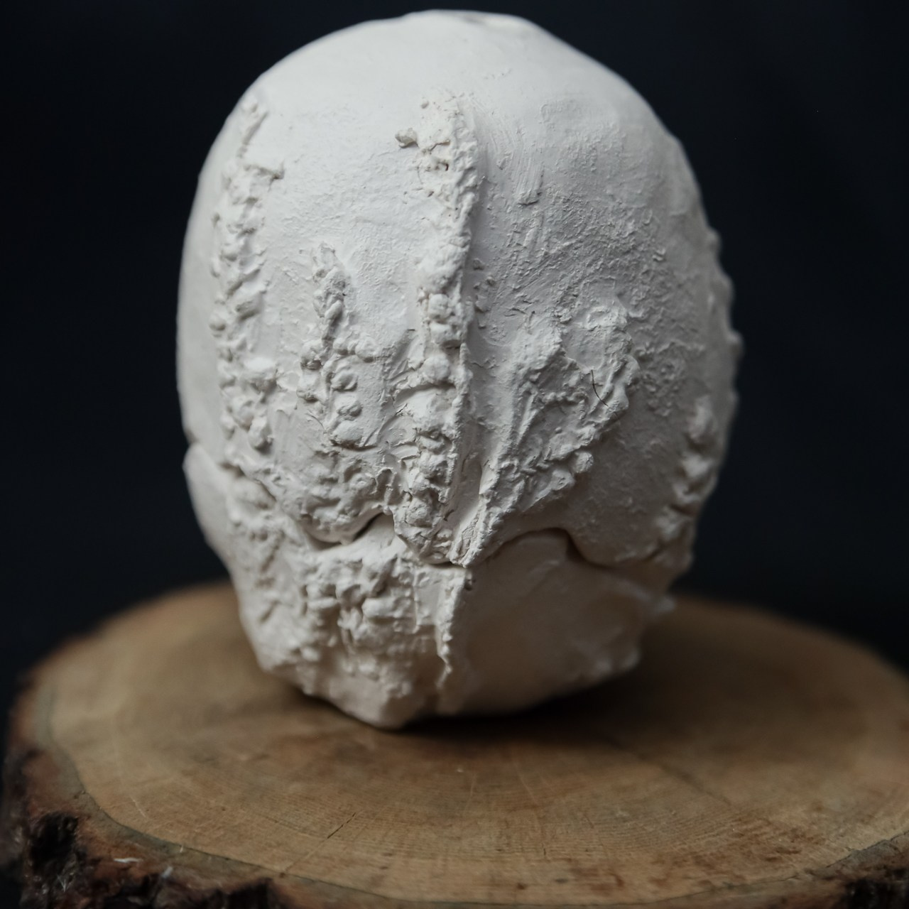 Горшок Яйцо с рельефом трав 900 р.