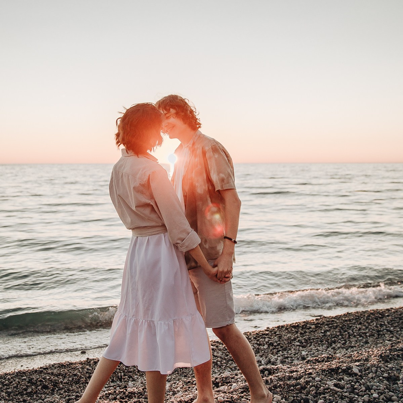 Девид и Анжелика — летним вечером в Гагре