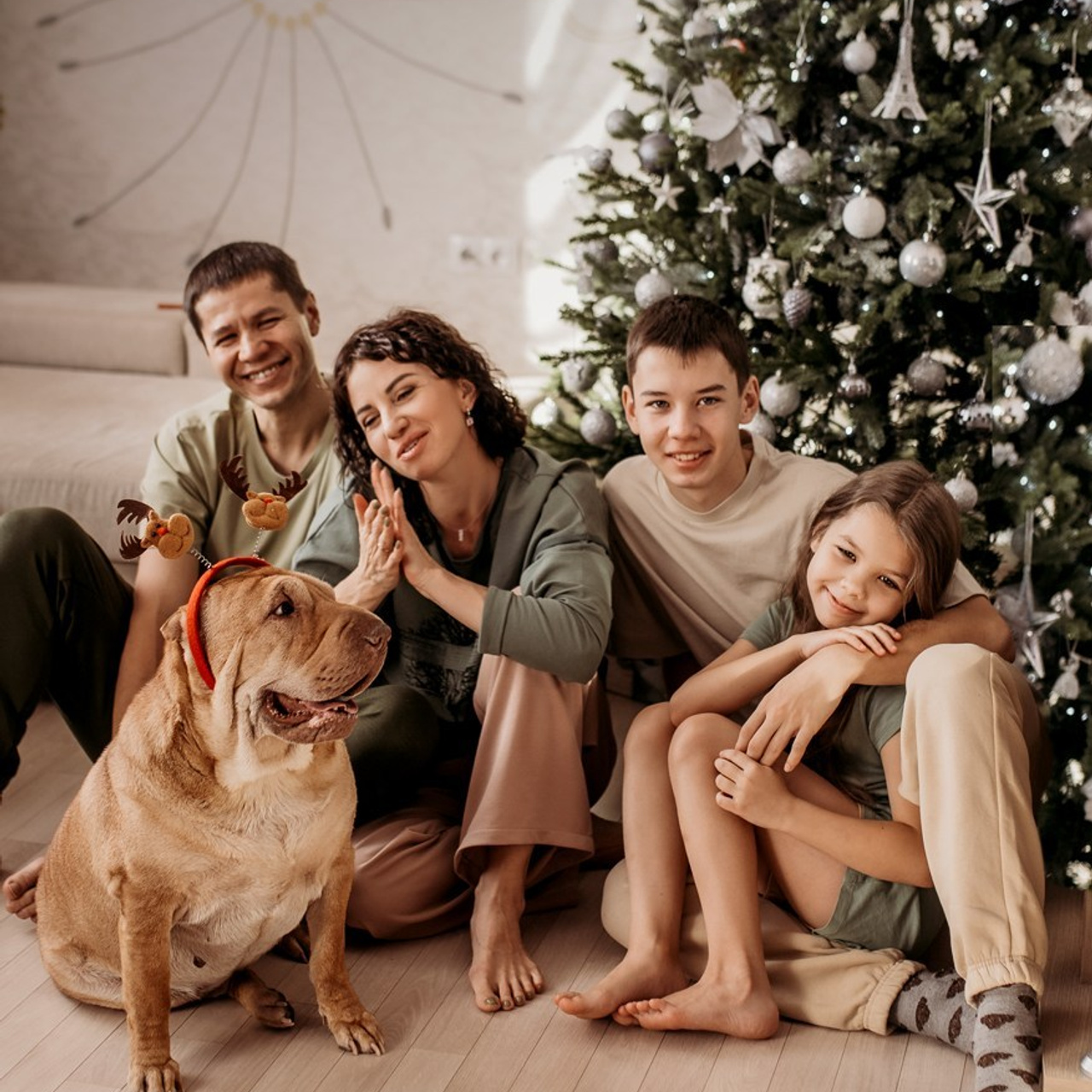 Новогоднее: Оля, Рома, Егор и Лиза