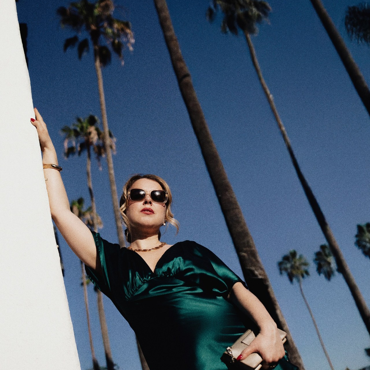 R e v i e w s. Portrait and backstage photographer Nina Crane