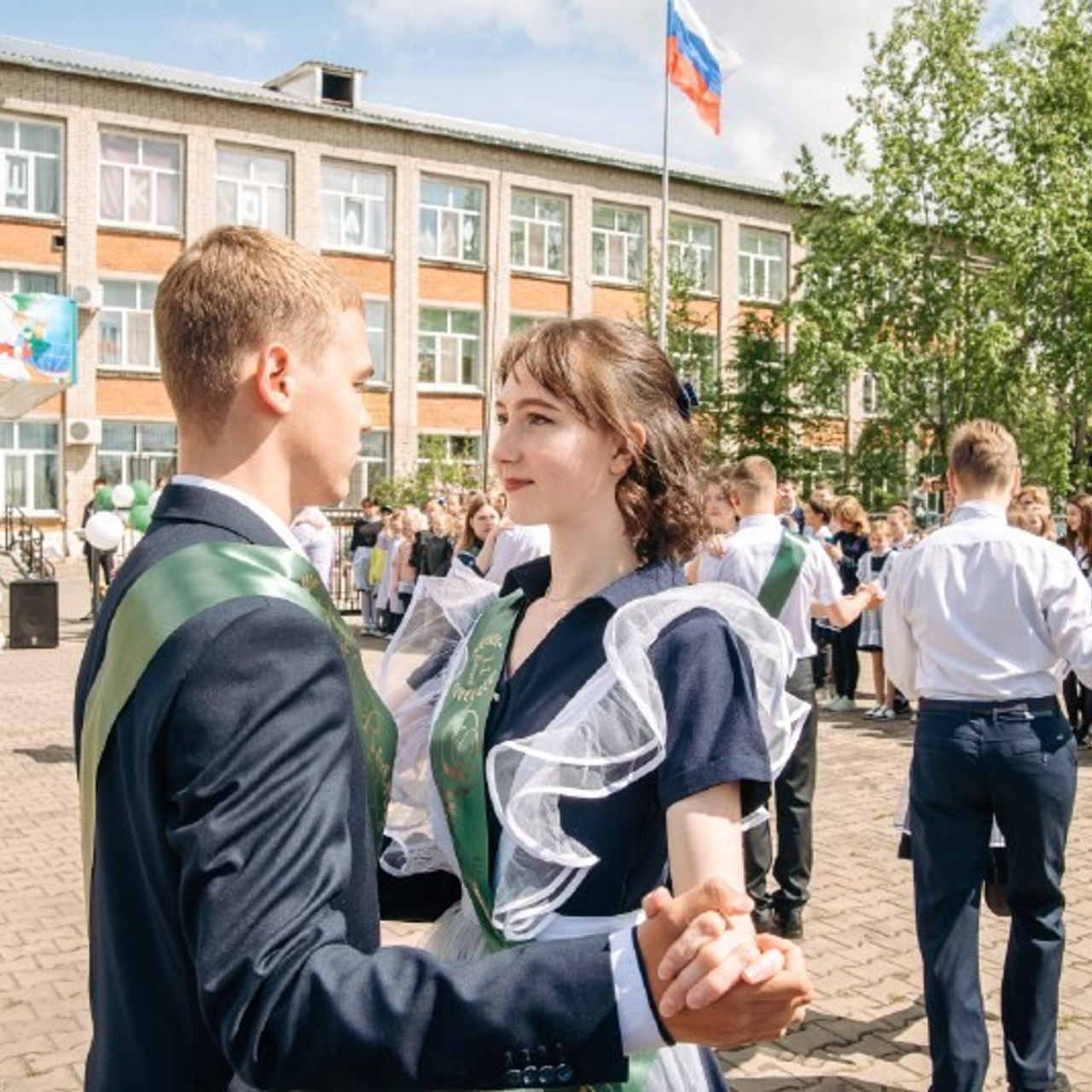ВЫПУСКНОЙ