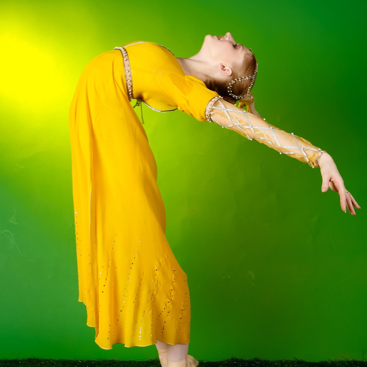 Солнечная. Fantastic-Bodies photo performance