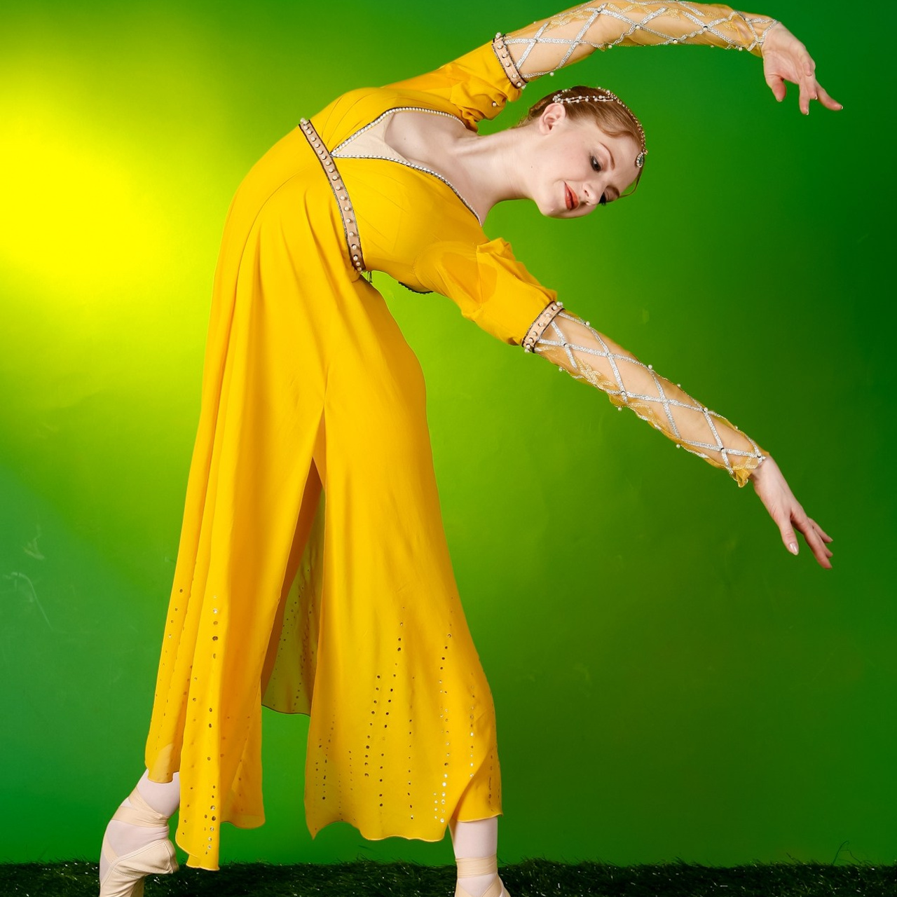 Солнечная. Fantastic-Bodies photo performance