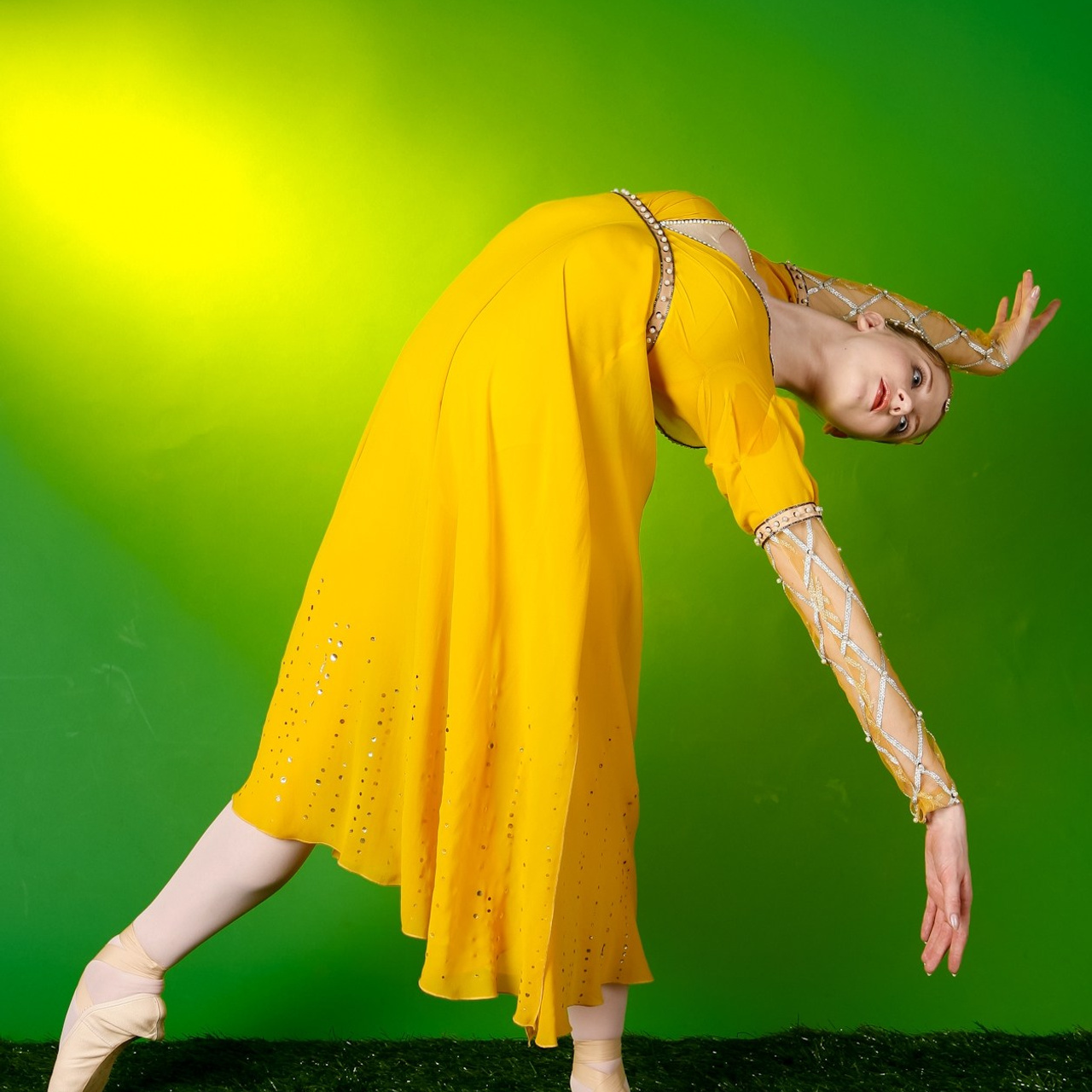 Солнечная. Fantastic-Bodies photo performance