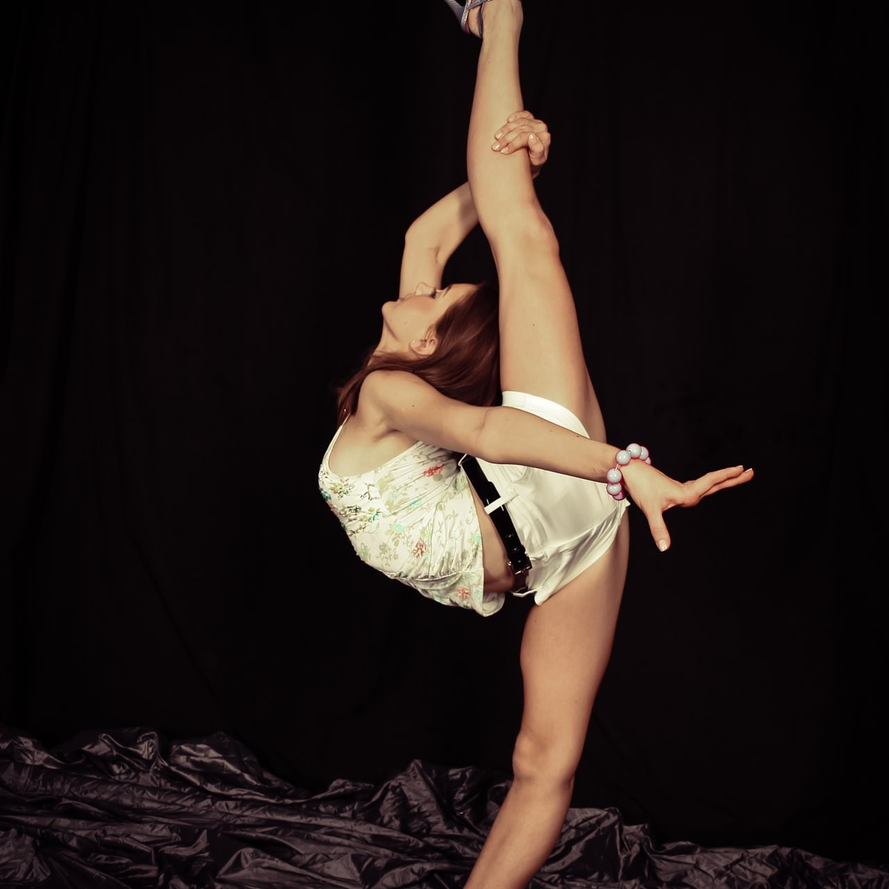 Гимнастка 007. Fantastic-Bodies photo performance