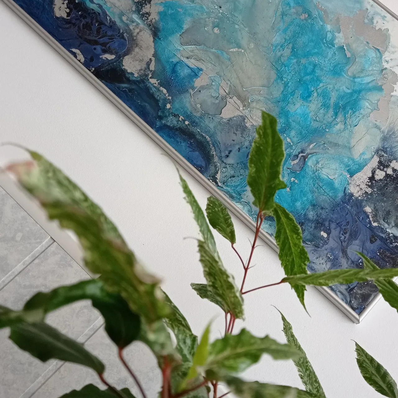 Современная картина в голубых, синих тонах для стильного интерьера. Купить premium art, интерьерные картины в интернет-магазине MONA