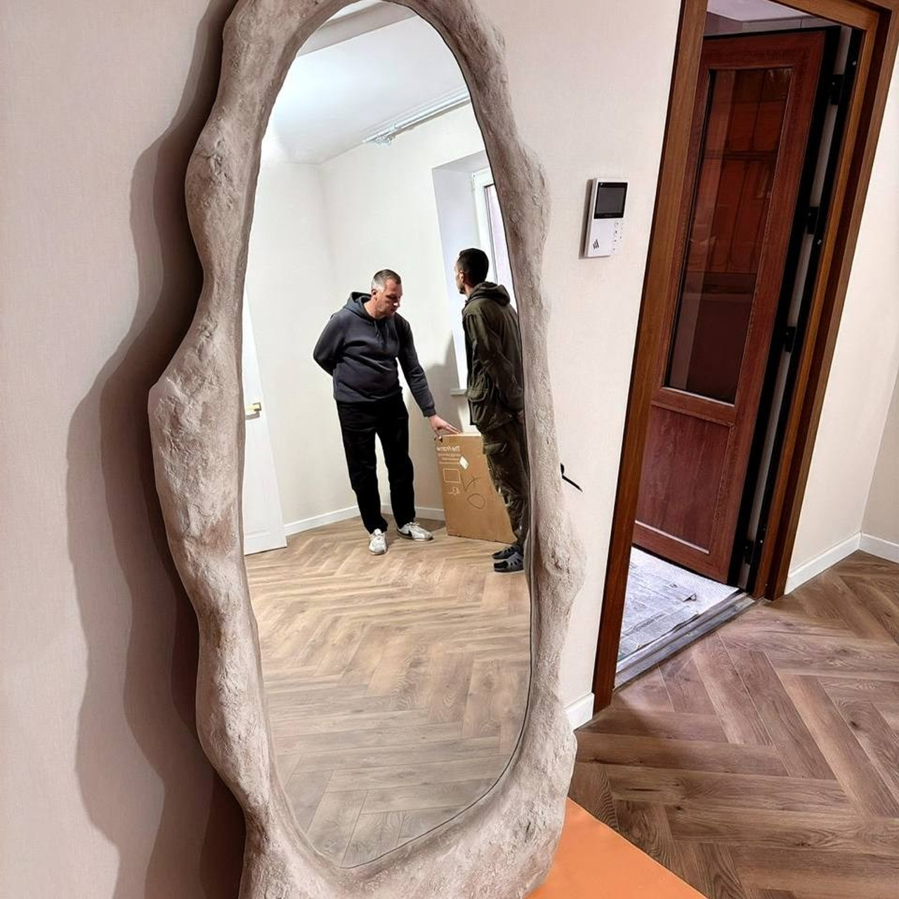 Наши работы и отзывы. MONA-ART. Студия авторского декора на заказ: зеркала-скалы по вашим размерам, столики, 3D панно, интерьерные картины, торшеры, светильники,