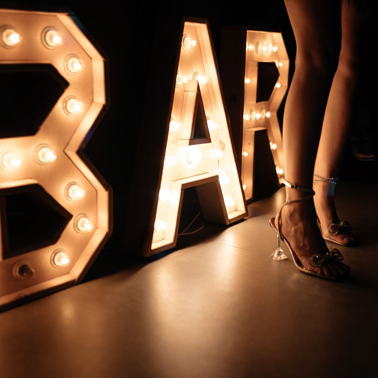 Стильная фотосессия в день рождения у себя дома