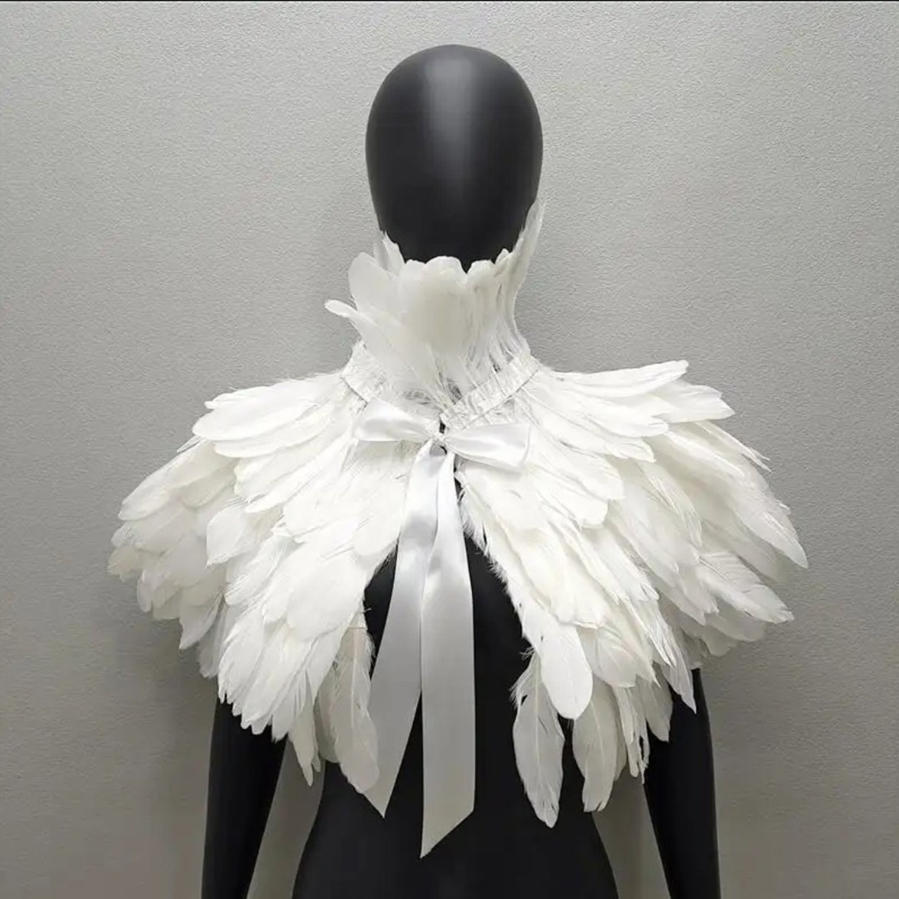 Болеро из перьев.