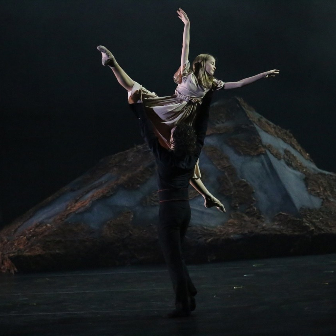 Декорации для оперы «Грозовой перевал» | Фестиваль «Херсонес». История занавеса. Превращаем идею в технологию