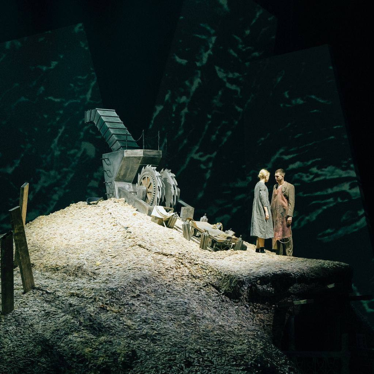 Декорации для спектакля «Лес» | МХАТ им. Горького. История занавеса. Превращаем идею в технологию