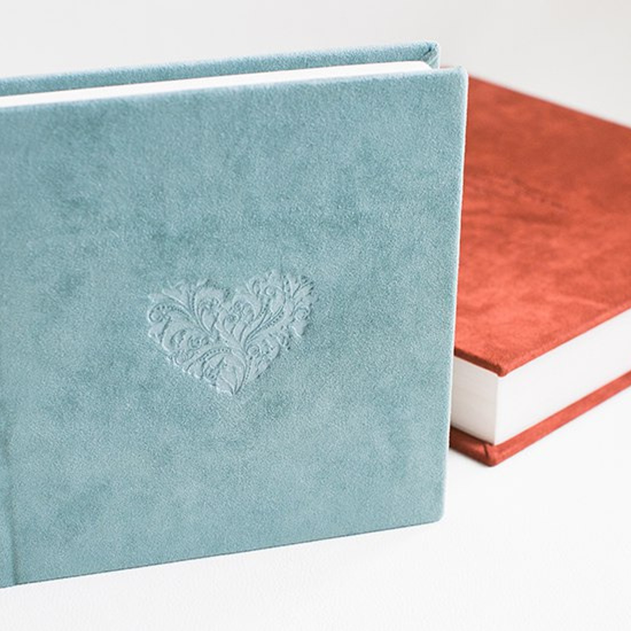 Дорогие, качественные фотокниги из кожи и алькантаре на заказ. Семейный и свадебный фотограф в Санкт-Петербурге Таша Семёнова