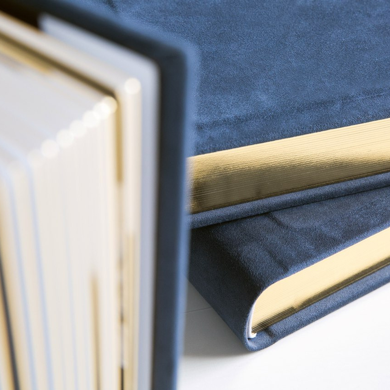 Дорогие, качественные фотокниги из кожи и алькантаре на заказ. Семейный и свадебный фотограф в Санкт-Петербурге Таша Семёнова