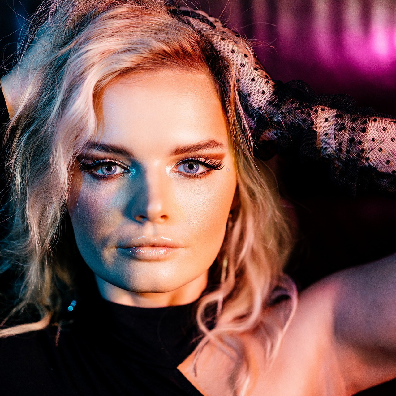 Съемка в студии. Контент съемка под ключ. Световое шоу / Москва и Мо