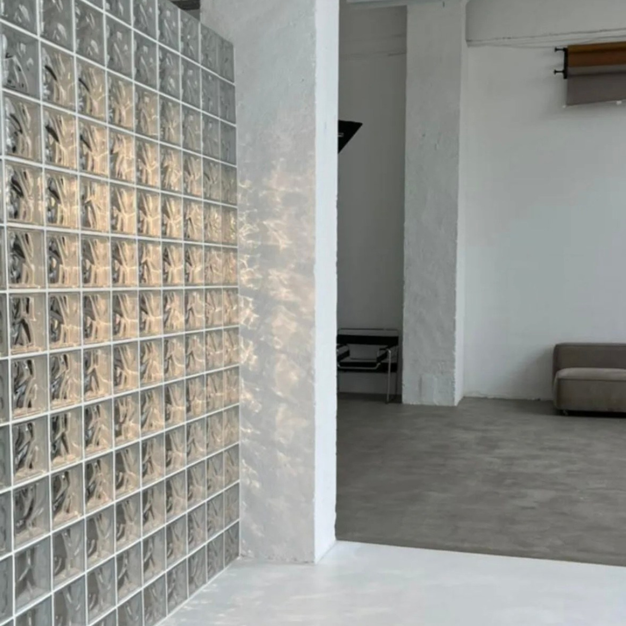 Фотоссессия со стеклянной стеной в Ярославле 