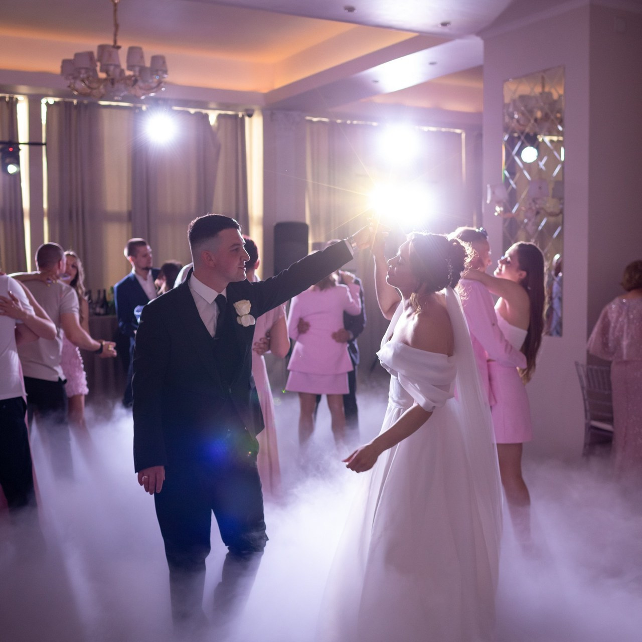 Проверенный свадебный фотограф. Свадебный фотограф Кирилл Белый