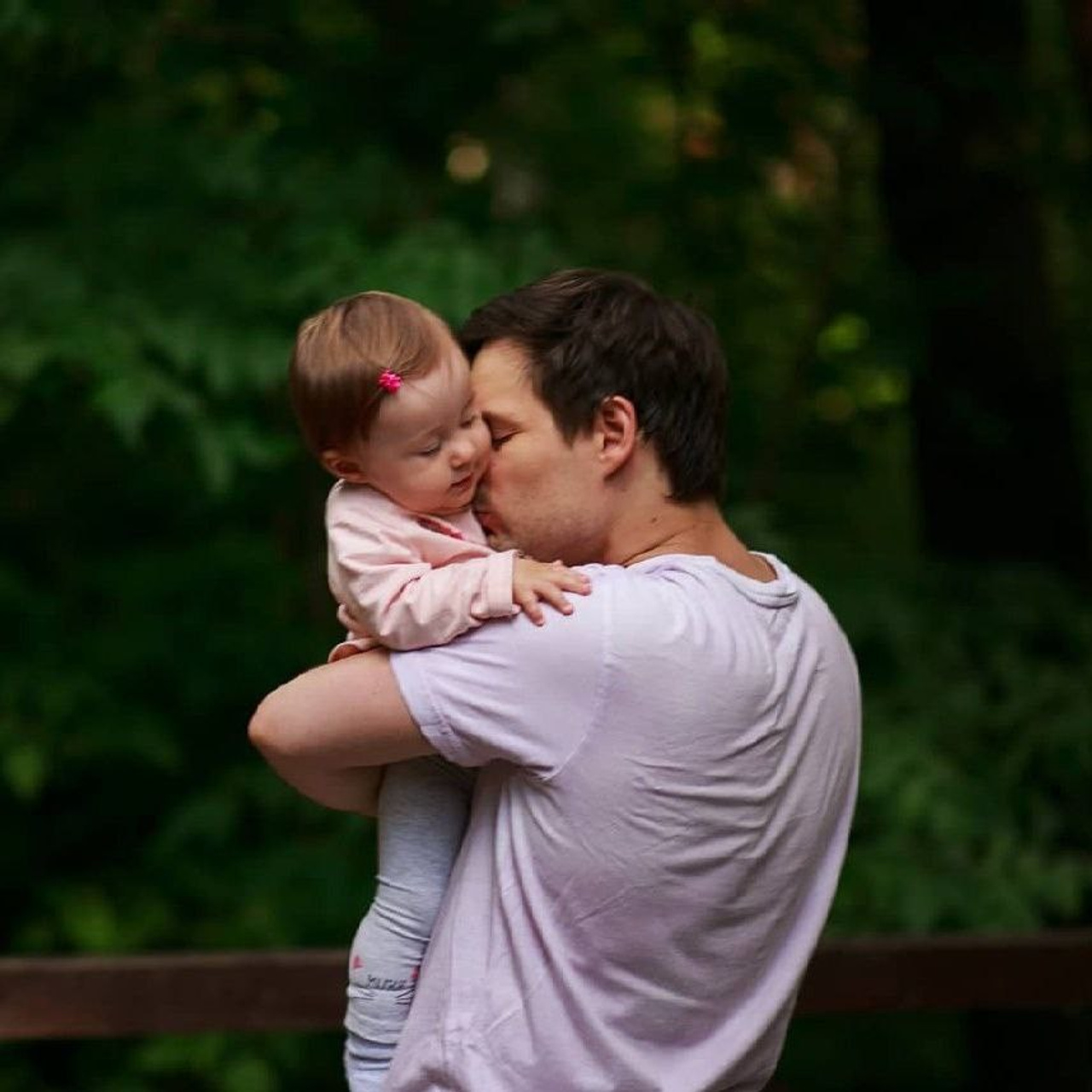 Наш папа не любит фотографироваться