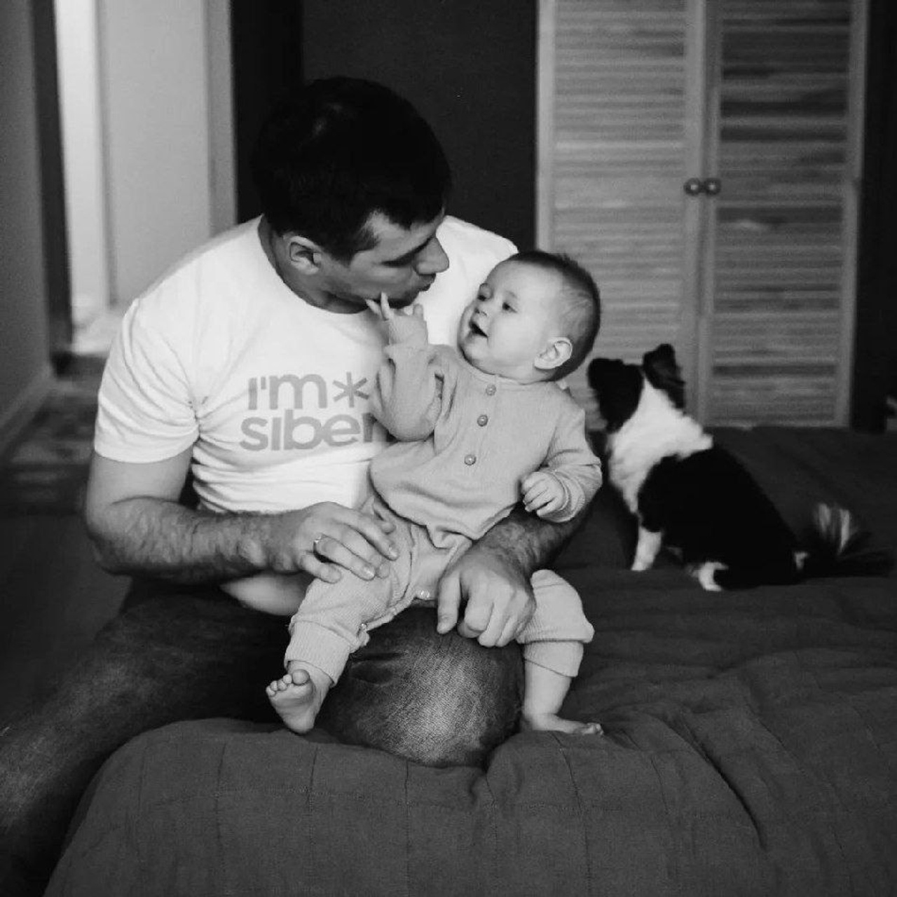 Наш папа не любит фотографироваться