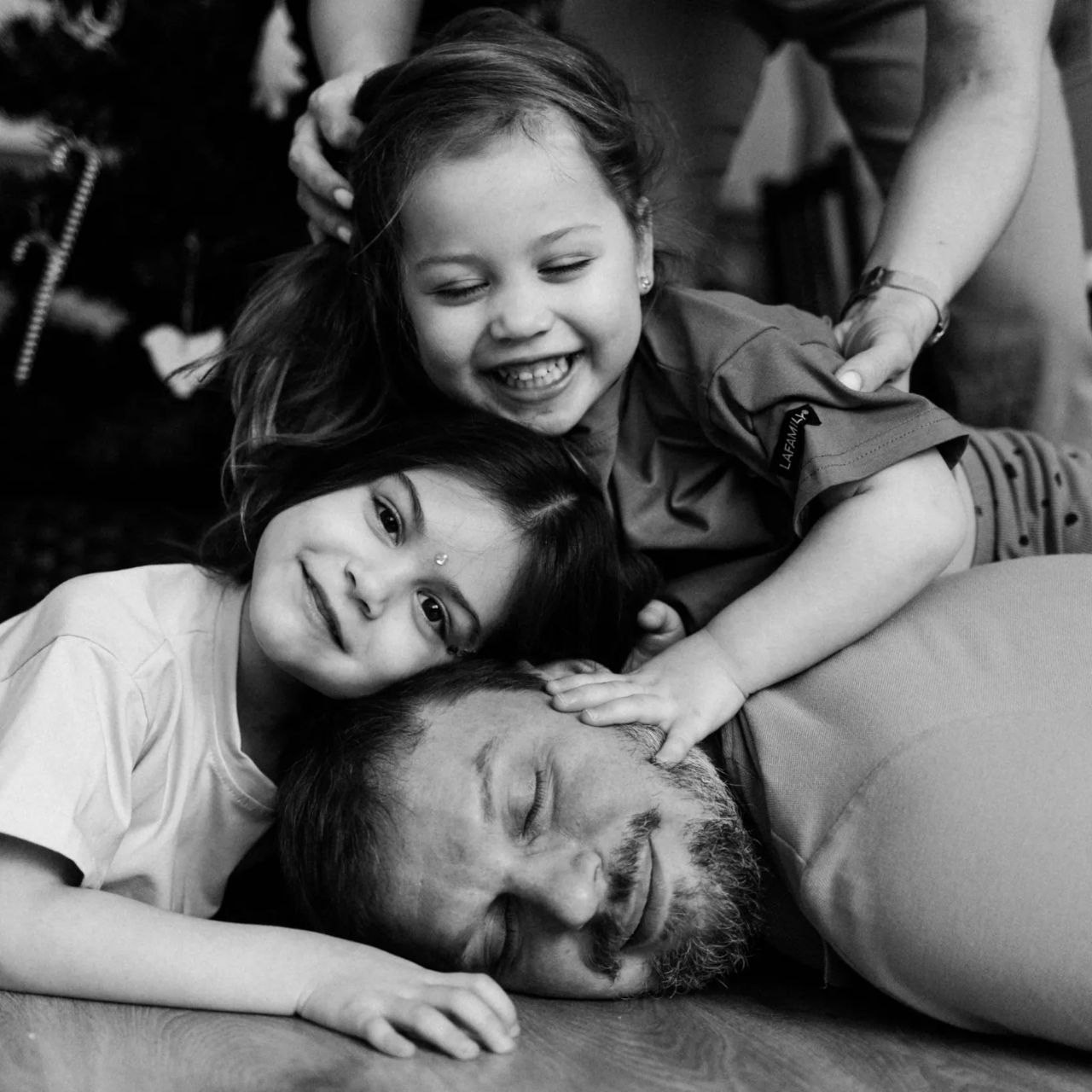 Наш папа не любит фотографироваться