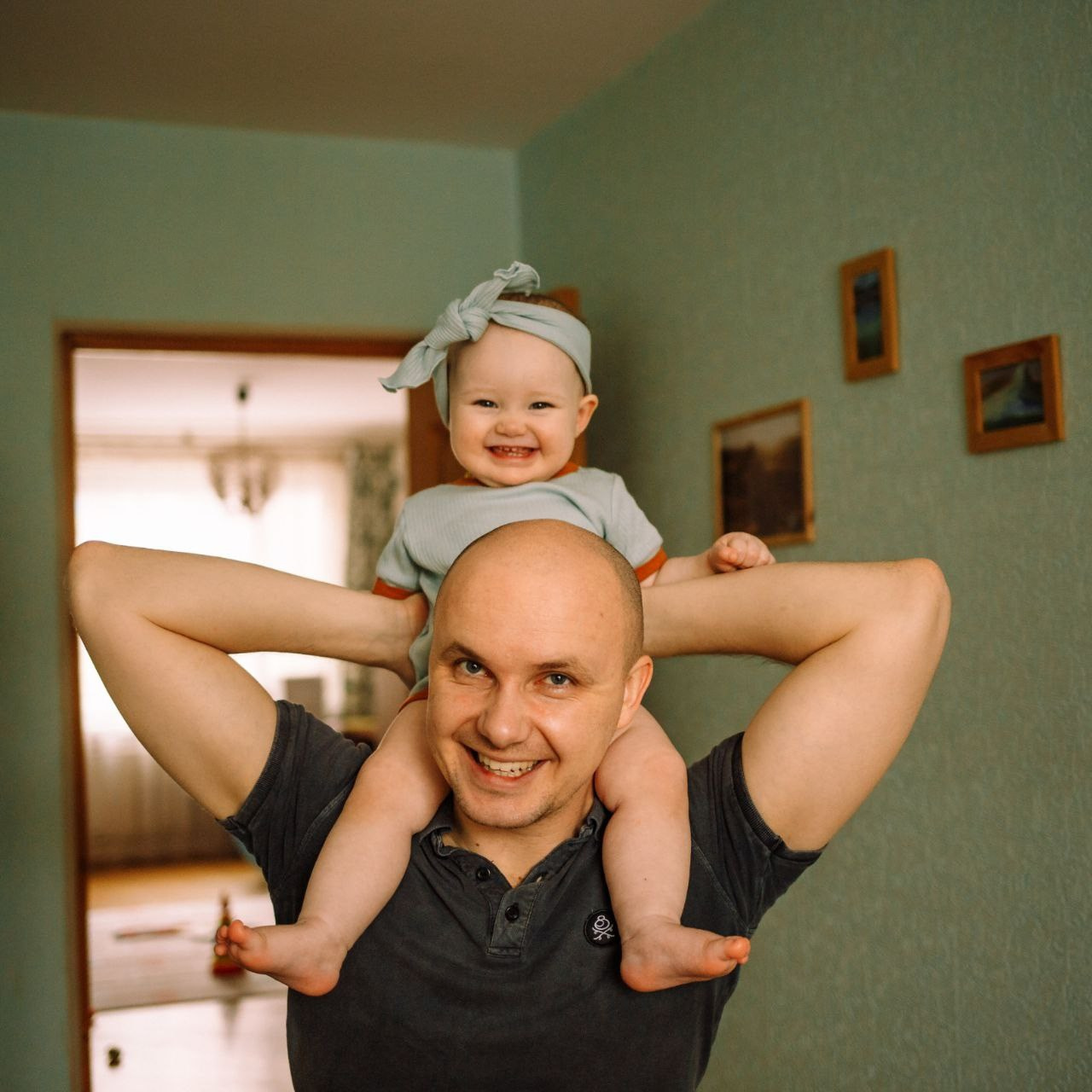 Наш папа не любит фотографироваться