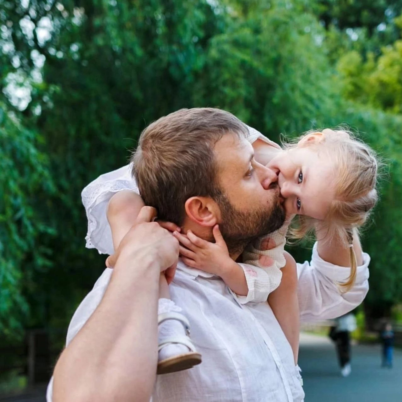 Наш папа не любит фотографироваться
