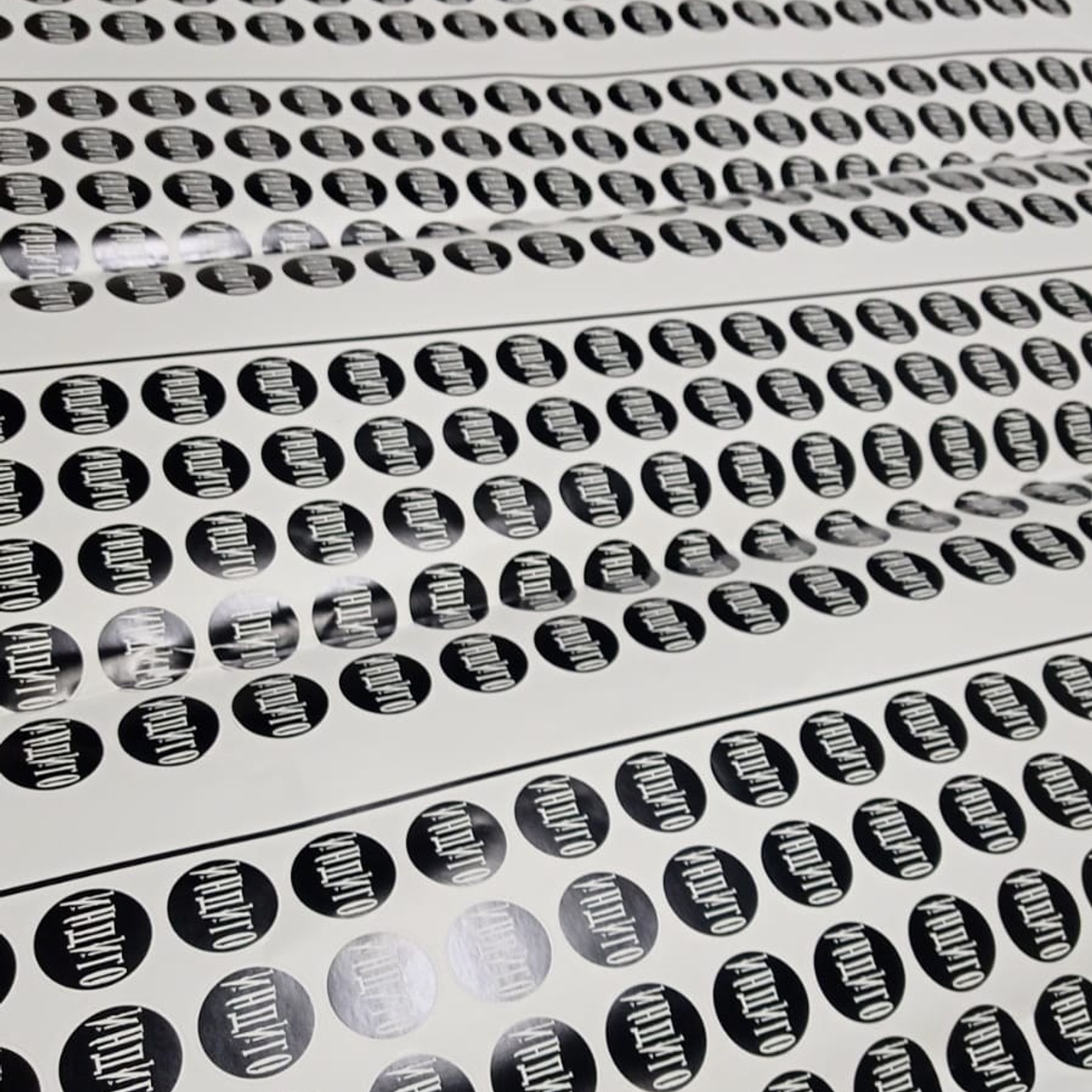 Самоклейка с резкой по контуру