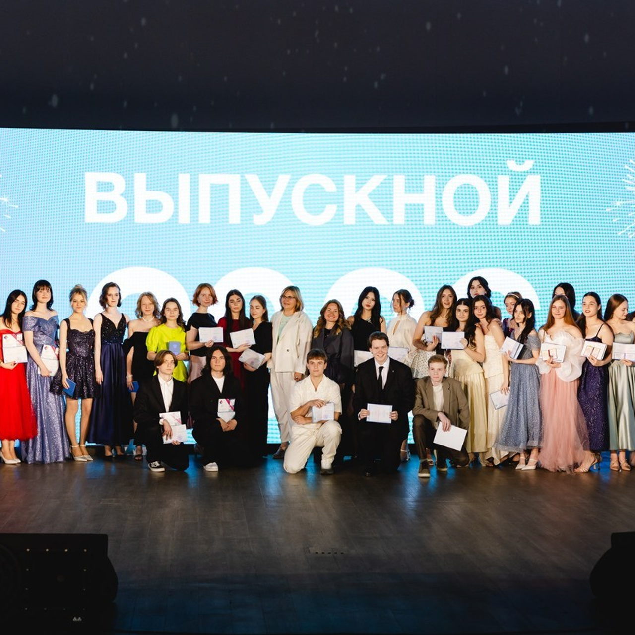Отзывы. Сайт с красивыми фотографиями и людьми